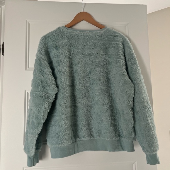 Steve Madden Green Crew Neck Sweater Soft Plush Texture - Picture 2 of 7